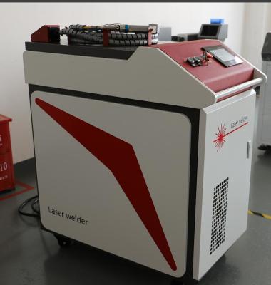 Chine machine tenue dans la main de soudure laser de fibre de 6mm 1500w IPG pour l'acier au carbone à vendre