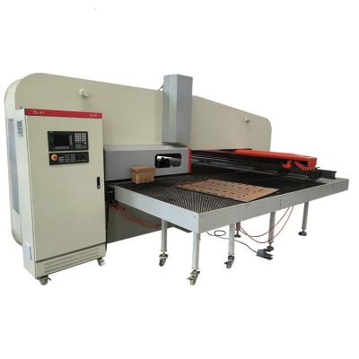 China 32 Working Station CNC Servo Drive Turret Punch Press 250KN for sale