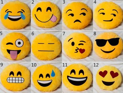 China Almohada rellena redonda el dormir del bebé del Emoticon amarillo de Emoji para el uso en el hogar en venta