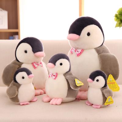 China La felpa personalizada modificada para requisitos particulares juega el pingüino lindo con el color de la corbata de lazo, blanco y negro en venta