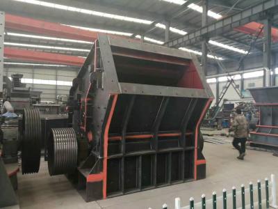 Chine Broyeur de minerai de fer mobile durable du broyeur de mâchoire CJ80 110kw 510mm à vendre
