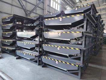 China 6800kg / 13600kg Hydraulischer Dockleveler Mechanischer Lade-Dockleveler zu verkaufen