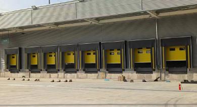 中国 総体 ブラック ロード ドック シェルター 黄色の警告帯付き PVC 素材 販売のため