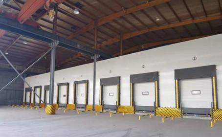 Quality Insulated Sectional Doors  can be interlocked with loading and unloading platform for sale