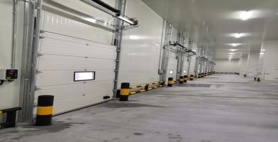China Operación eléctrica manual Puertas seccionales industriales personalizadas para garaje de almacén en venta