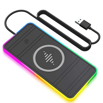 China Apple and Samsung Compatible Car Wireless Charging Pad 2 in 1 USB Wireless Car Charger 15W Fast Charging à venda