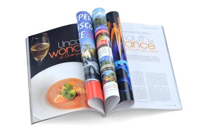 Chine Livre de coloriage de Pantone imprimant l'impression Softcover gravante en refief de magazine mensuel à vendre
