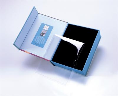 China As caixas de empacotamento cosméticas luxuosas rígidas magnéticas com tampa de PVC CMYK deslocaram a impressão à venda