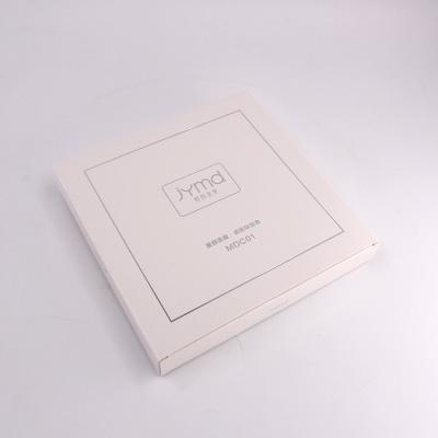 Chine l'emballage cosmétique des soins de la peau 400gsm enferme dans une boîte l'impression faite sur commande de Logo Silver Foil Carton Box à vendre