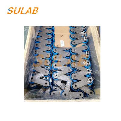 China TK THYSSENKRUPP Escalator Chain Travelator Pallet Step Moving Walk Chain Pitch 135.4mm for sale