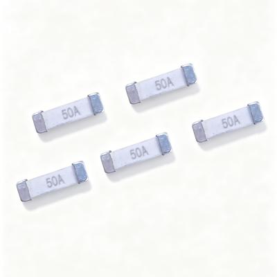China Fusível Cerâmico Quadrado SMD de Ação Rápida e Alta Corrente 40A 50A 60A 63VDC à venda