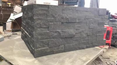 China Schwarze Sandstein-Furnier-Blattwohnumhüllung mit Ecksandstein-Ziegelsteinen 300x300mm zu verkaufen