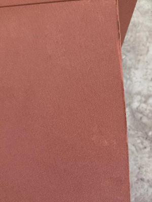 China Revestimento afiado natural rústico da parede do arenito vermelho para a decoração exterior à venda