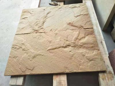 Китай Ориентированное на заказчика желтого деревянного квадратного плакирования стены песчаника продолжительное продается