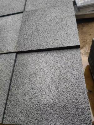 China El granito chino Worktop del negro de Mongolia teja las tejas al aire libre modificadas para requisitos particulares de la pared del granito en venta