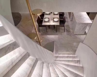 China Tejas de piedra de mármol blancas de Volakas del borde Bullnose para las escaleras que impermeabilizan en venta