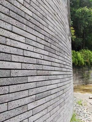 China la roca volcánica natural del 1cm-100cm teja las cubiertas para las chapas exteriores de la pared interior en venta