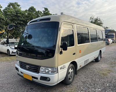 China Gebrauchtes Achterbahnbus Toyota 23 Sitze 7m Benzin gebrauchtes Minibus zu verkaufen