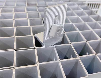 중국 알루미늄 L-발각 코드 색상 강철 타일 지붕 표면 L-발각 기본 오른쪽 각 지원 H 판매용