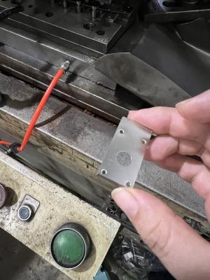中国 OEM 精密金属片レーザーカット 溶接 スタンプ 折りたたみ ステンレス鋼 オーダーメイド金属片部品製造 販売のため