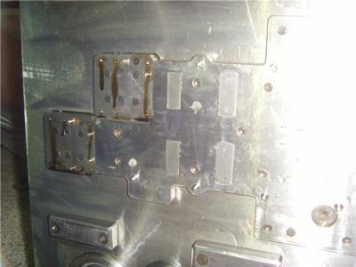 China Forma anodizada natural de aluminio del disipador de calor de los troqueles estampadores del metal que esconde el molde en venta