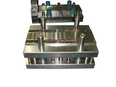 Cina Spessore di timbratura progressivo del creatore 0.5mm della muffa delle matrici di stampaggio del metallo di precisione in vendita
