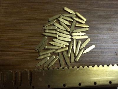 China Bronze anulando composto que carimba as peças pequenas grossas do conector da entrada das peças à venda