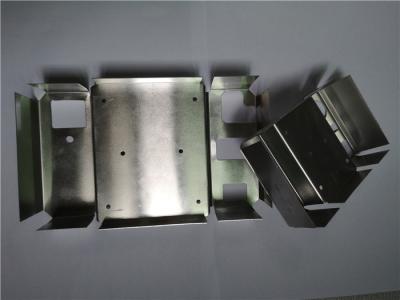 China Tronco de la cubierta superior de la cubierta de caja de batería de los troqueles estampadores del metal de la etapa de la caja que sella el molde en venta
