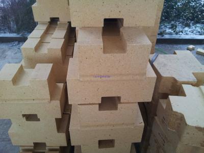 Chine Brique de silice réfractaire à hautes températures adaptée aux besoins du client pour le fourneau/four de Chaud-souffle à vendre