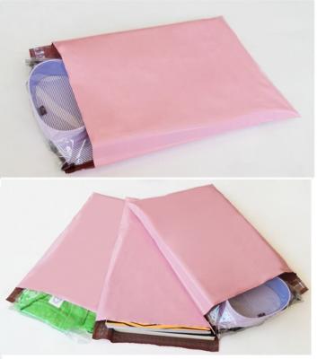 中国 プラスチック高い耐久性の郵送袋多色を詰める衣服 販売のため