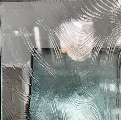 Китай Рифленное барочное пошутило над сделанным по образцу стеклом для внешних дверей белая задняя часть покрасила стеклянную текстуру продается