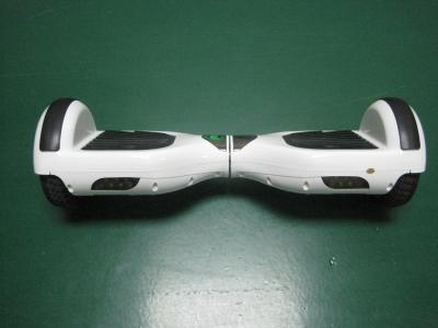 中国 センサー制御速く充満 2 つの車輪によってモーターを備えられるスケート板 販売のため
