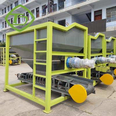 中国 Compound Organic Fertilizer Forklift Feeding Conveying Machine High Efficiency 販売のため