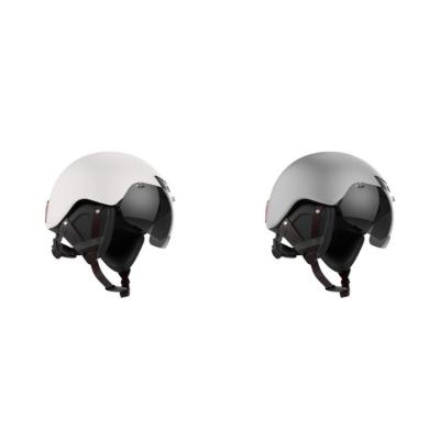 中国 OEM&ODMの理性的なダッシュ カムBluetooth 5.0が付いている白くスマートな安全周期のヘルメット及びライトにブレーキをかけるため 販売のため
