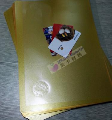 Chine Feuille d'or de PVC de la taille A4 adaptée aux besoins du client par A3 avec la belle surface de couleur d'or à vendre