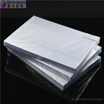 China Fest klebendes PVC-Karten-materielles beschichtet überlagerte 0.08mm Stärke zu verkaufen