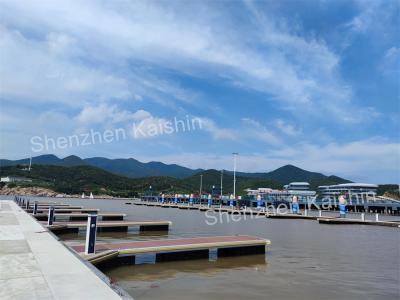 Chine Finger Pontoon Marine Aluminum Structure Dock HDPE Floating Dock Pier Pontoon à vendre
