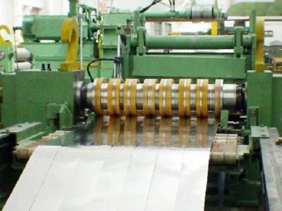 中国 厚さ0.5-2mmの鋼鉄ストリップ切断機の高精度のスリッター90m/min 販売のため