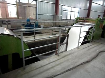 Chine Bande de 1600 mm d'épaisseur 3 mm Ligne de refendage de bobine Acier à faible teneur en carbone 0,3 mm/M à vendre