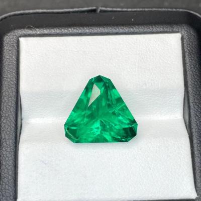 China OEM Serbice Al2O3 Green Sapphire Stone Gem With Classic Cut for sale