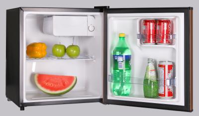 China Pequeño refrigerador del apartamento con la caja del congelador buena refrescando la manija ahuecada funcionamiento en venta
