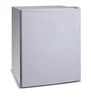 China Weißer Minikühlschrank-mechanische Temperaturüberwachung der Tischplatte-68L schäumte Tür zu verkaufen