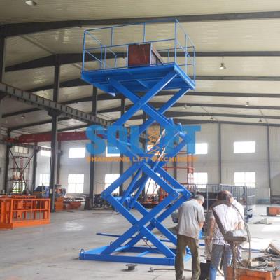 China Blue Color Hydraulic Freight Elevator Goods Lift For Warehouse , 2 Years Warranty for sale