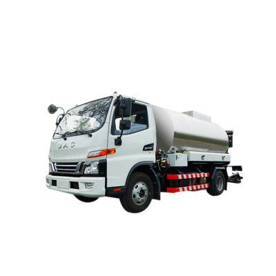 China Distribuidor de asfalto móvil camión pavimentador de asfalto con sistema de aceite térmico en venta