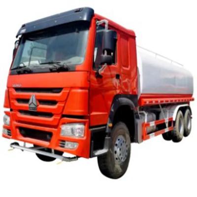 China 25000 liter water tank trucks SINOTRUK HOWO 6X4 met water pomp en roestvrij staal tank Te koop