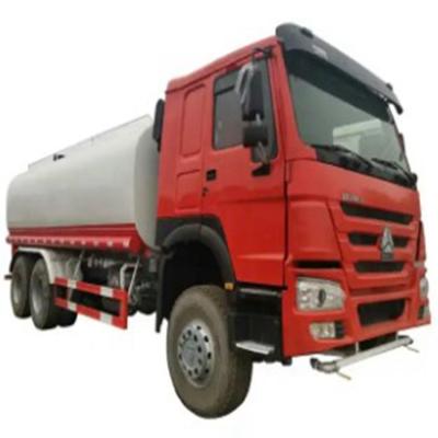 China SINOTRUK 20 cúbicos 20cm3 6X4 10 neumáticos rociadores de jardín y incendios camiones cisterna de agua camiones redondos camión de limpieza de carreteras en venta