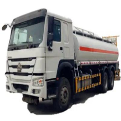 Chine HOWO 8X4 460HP camions spéciaux réservoirs d'eau 30000L 30000 litres 25 tonnes saupoudrer de l'eau Bowser camion avec système de jet à vendre