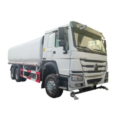 Chine 6X4 SINOTRUK HOWO véhicule d'assainissement pour les aspersions routières 20000 30000 litres camion d'arrosage à vendre