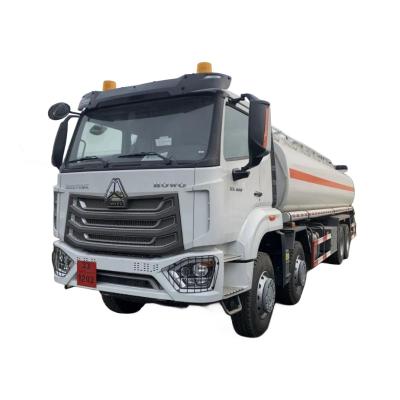 中国 Sinotruk 8*4 25000L 6000 Gallon Oil Tankers Truck Gasoline & Diesel Fuel Tank 販売のため