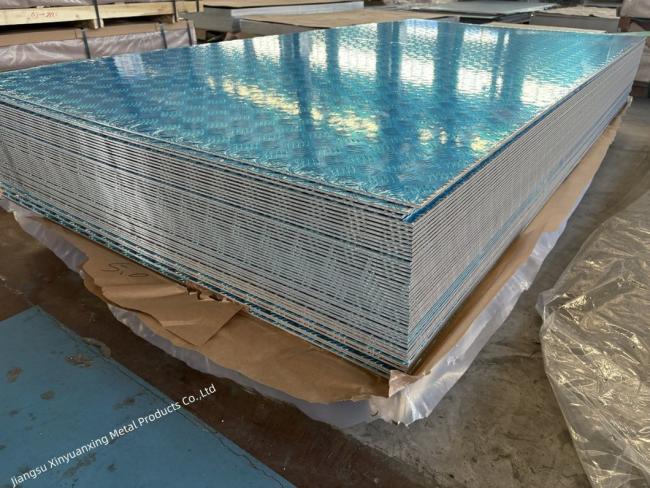 Manufacturing process of aluminum checkered plates
